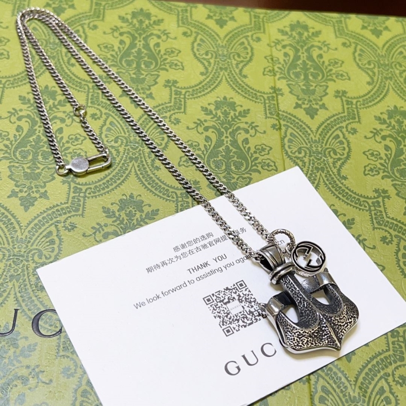 G*u*i necklaces